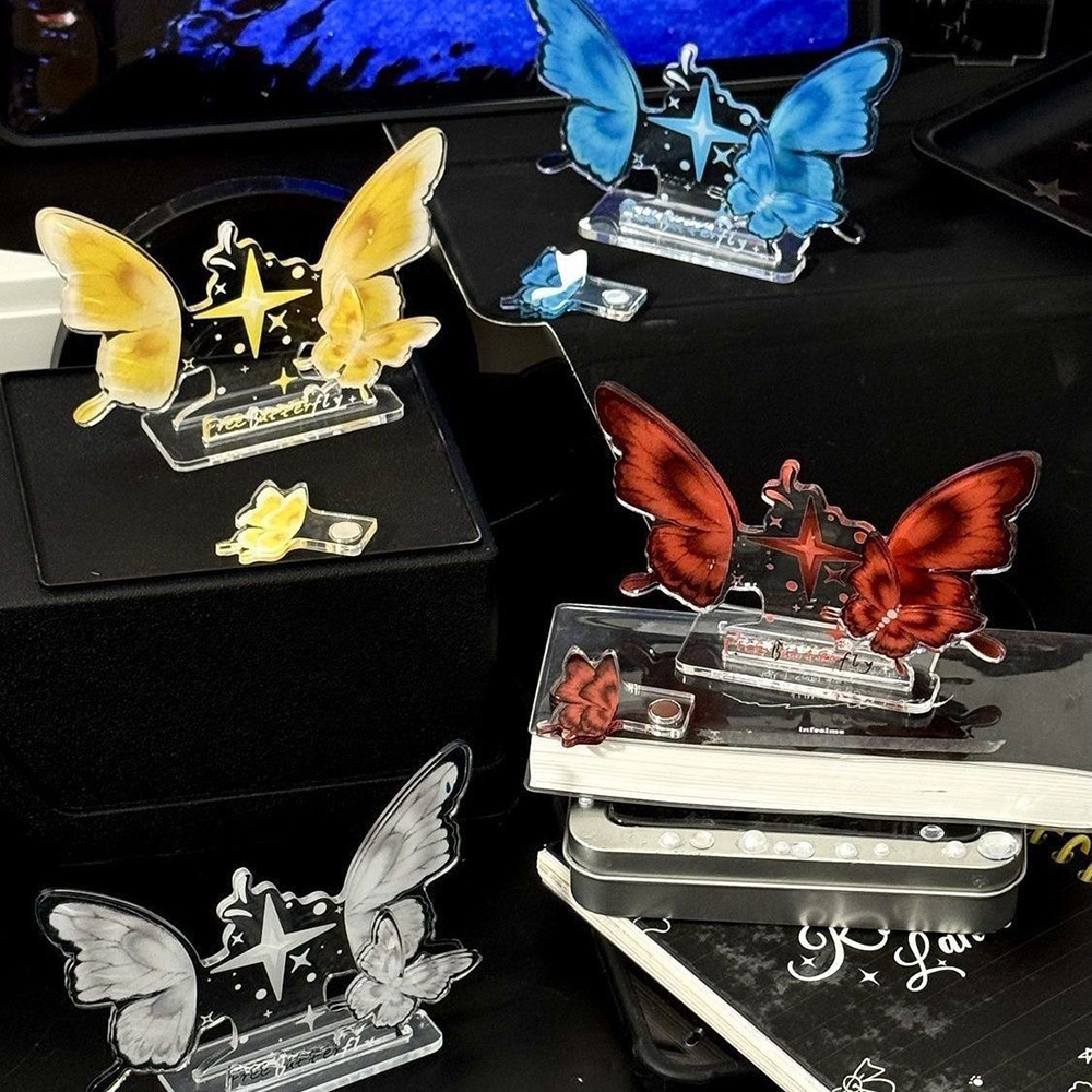 4Pcs Butterfly Acrylic Badge D - Desk Setup Photo recension och pris